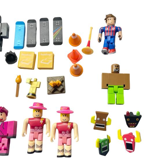 Roblox Mixed Lot Random Figures and Random Accessories No Codes - Picture 4 of 6